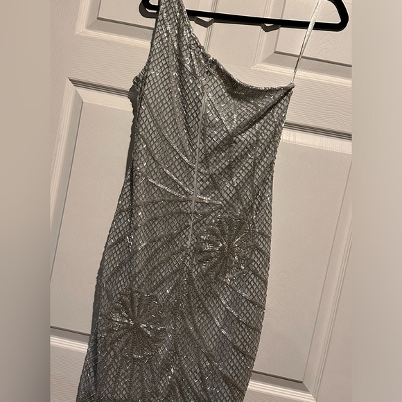 Dress one shoulder sequin metallic silver cocktail dress - Picture 4 of 4
